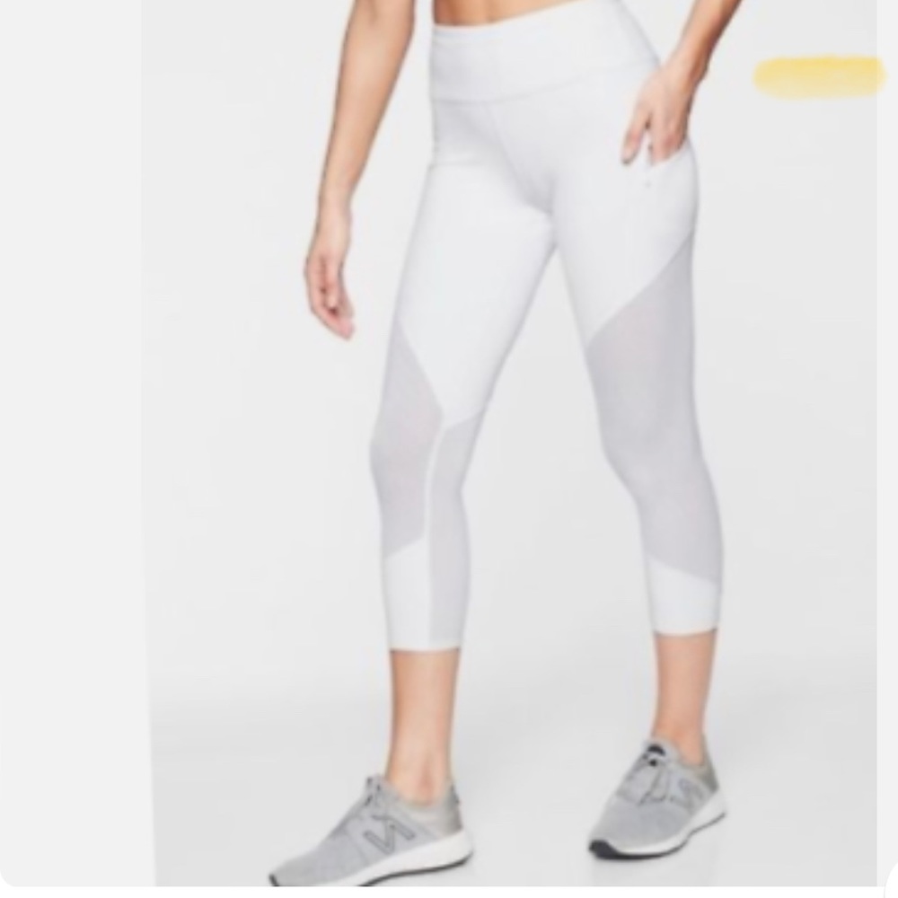 ✨Athleta Mesh Contender White Capri Leggings